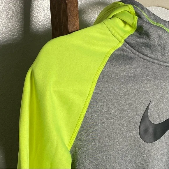 Dry-fit Hooded Sweater - Picture 3 of 6